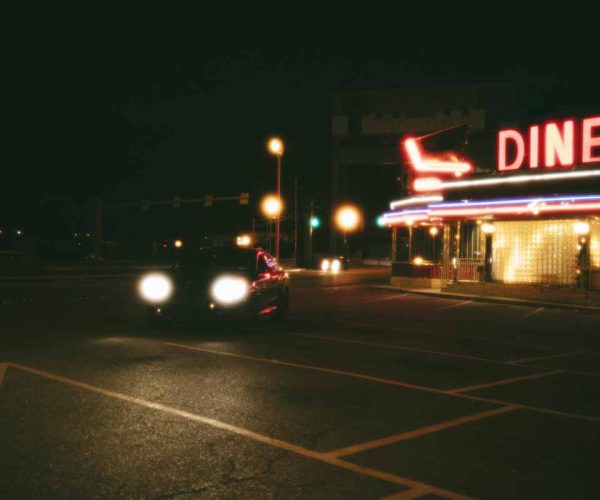 lit-diner-place-city-night
